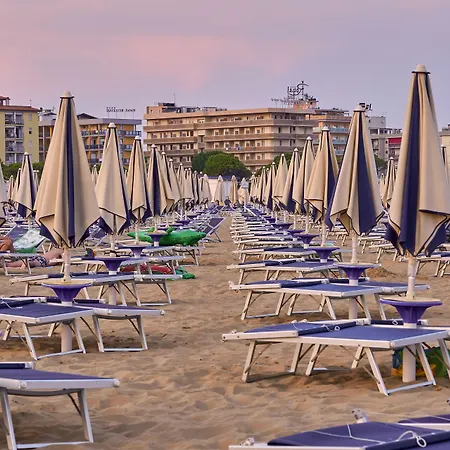 Rooftop Pool And Sea Nearby-beahost Apartment Bibione