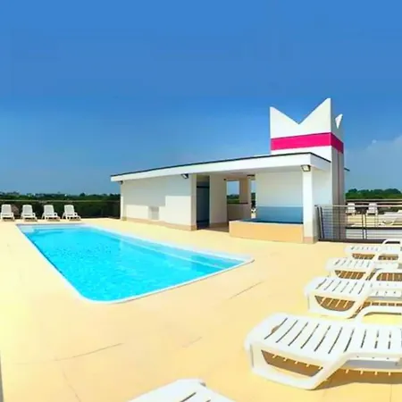 Rooftop Pool And Sea Nearby-beahost
