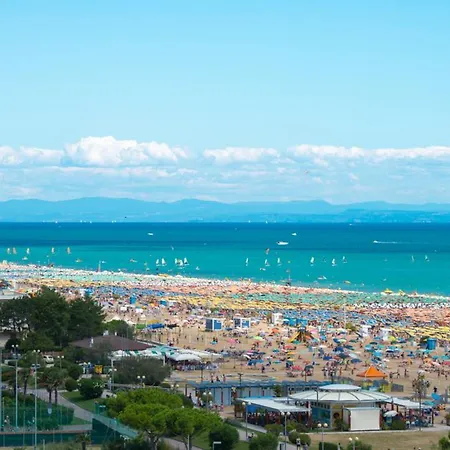 Apartment Rooftop Pool And Sea Nearby-beahost